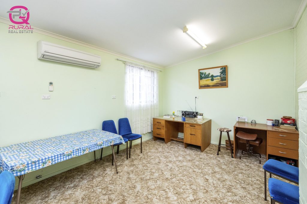 124 De Boos Street, Temora NSW 2666 - photo 11