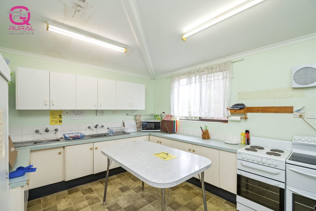 124 De Boos Street, Temora NSW 2666 - photo 5