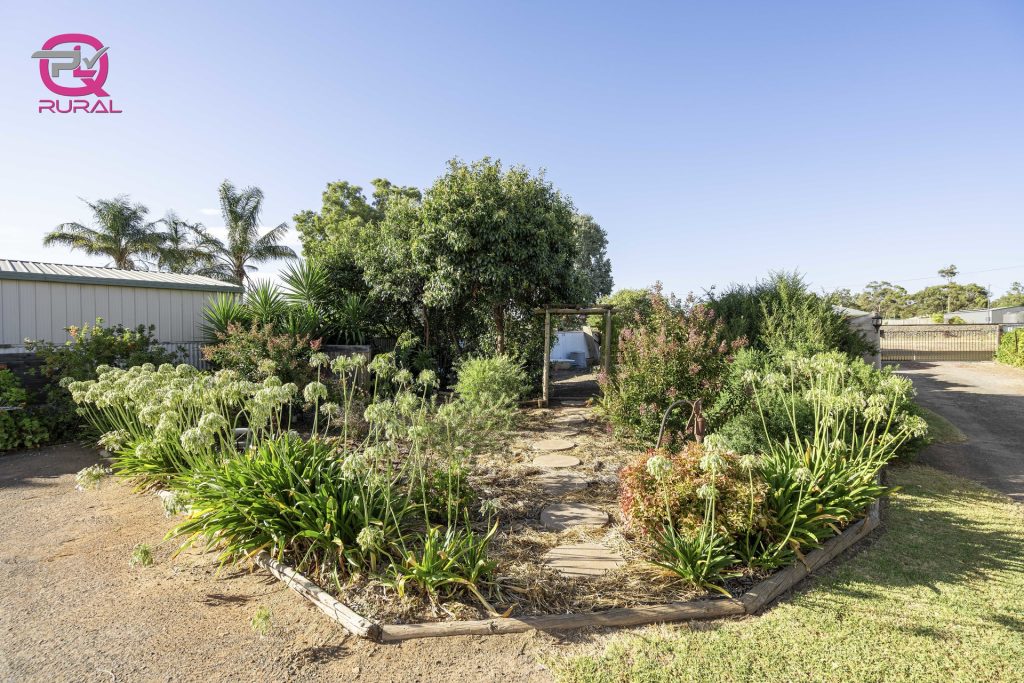 48 Cootamundra Road, Temora NSW 2666 - photo 24