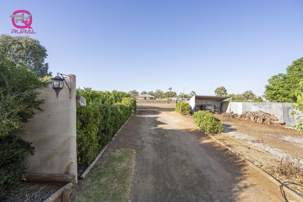 48 Cootamundra Road, Temora NSW 2666 - photo 25
