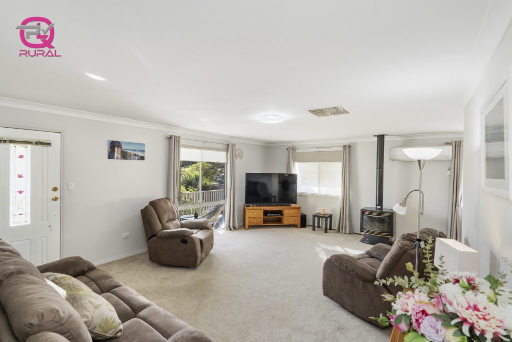 48 Cootamundra Road, Temora NSW 2666 - photo 4
