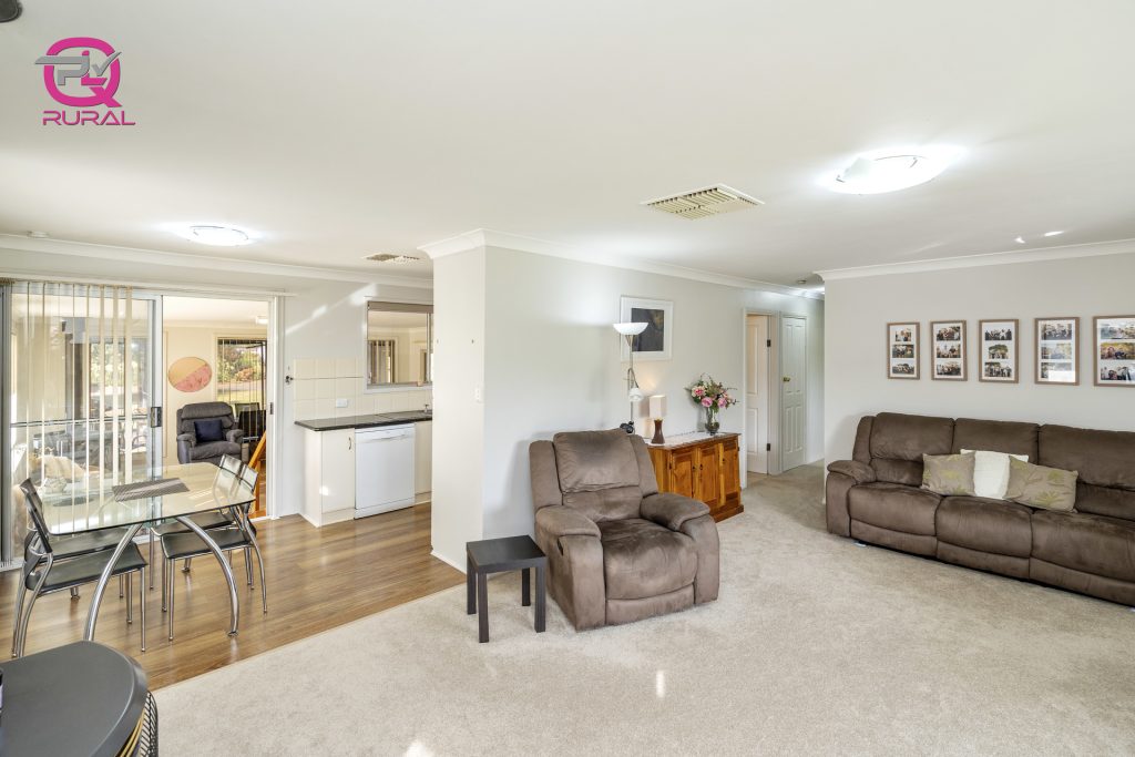 48 Cootamundra Road, Temora NSW 2666 - photo 7