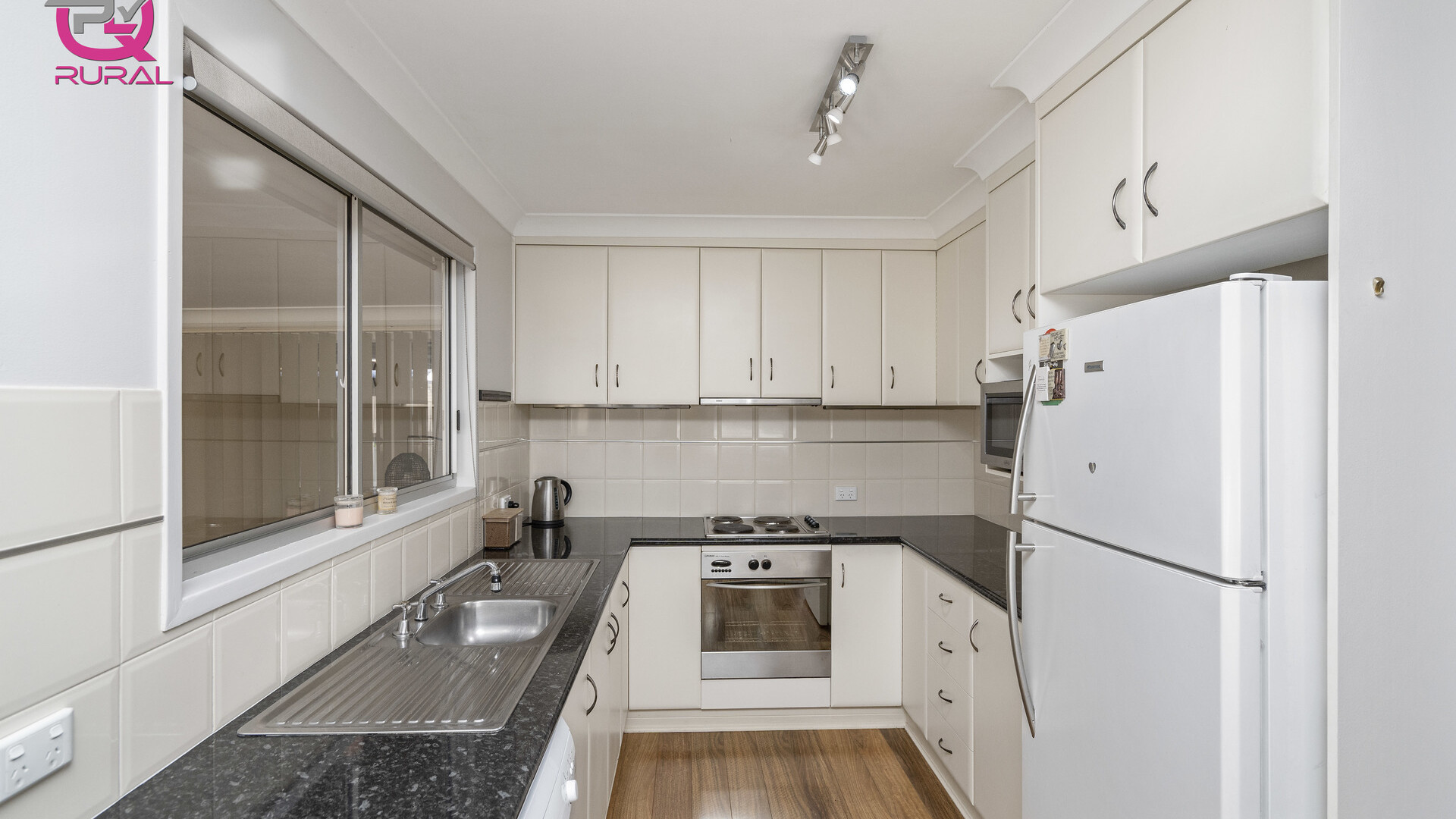 48 Cootamundra Road, Temora NSW 2666 - photo 8