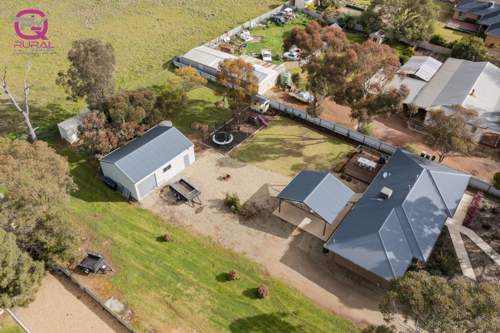 15 Logan Street, Coolamon NSW 2701 - photo 2