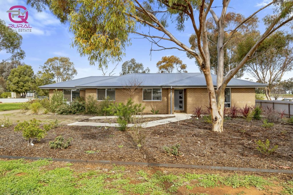 15 Logan Street, Coolamon NSW 2701 - McGrath Riverina