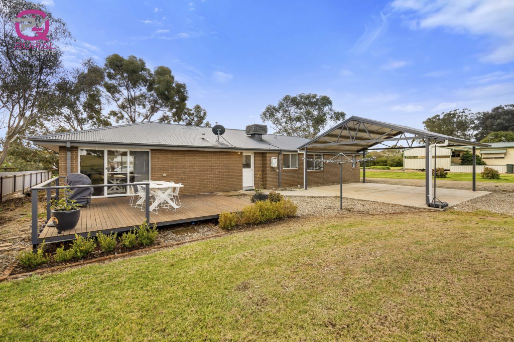 15 Logan Street, Coolamon NSW 2701 - photo 17