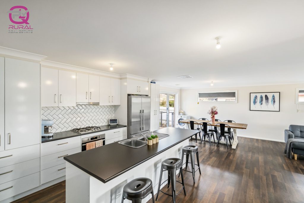 15 Logan Street, Coolamon NSW 2701 - photo 4