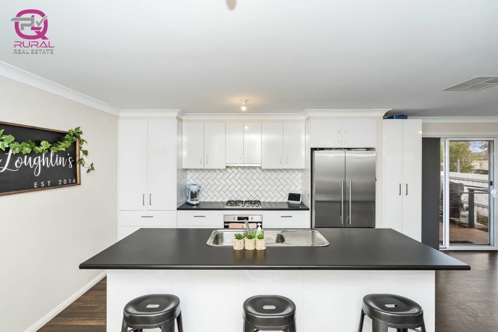 15 Logan Street, Coolamon NSW 2701 - photo 5