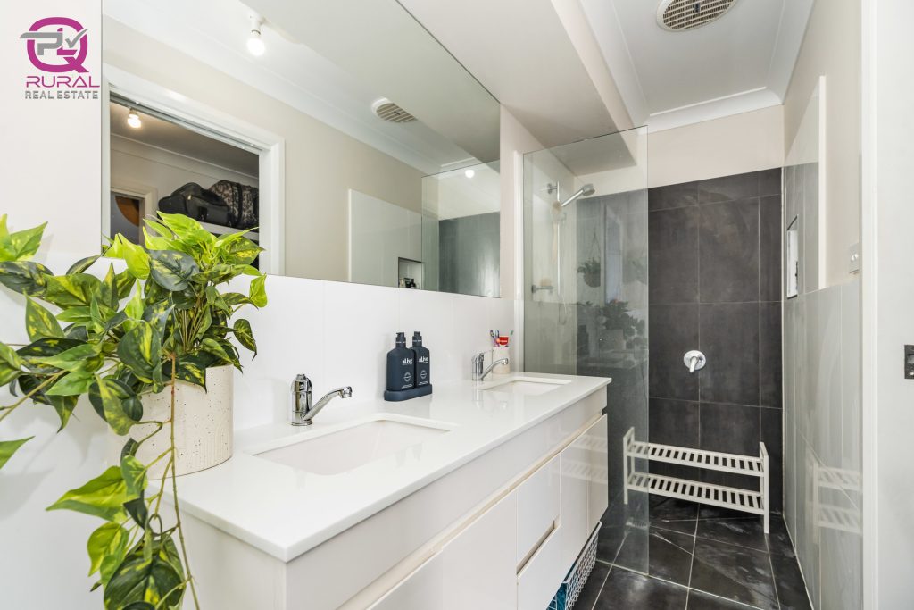 15 Logan Street, Coolamon NSW 2701 - photo 10