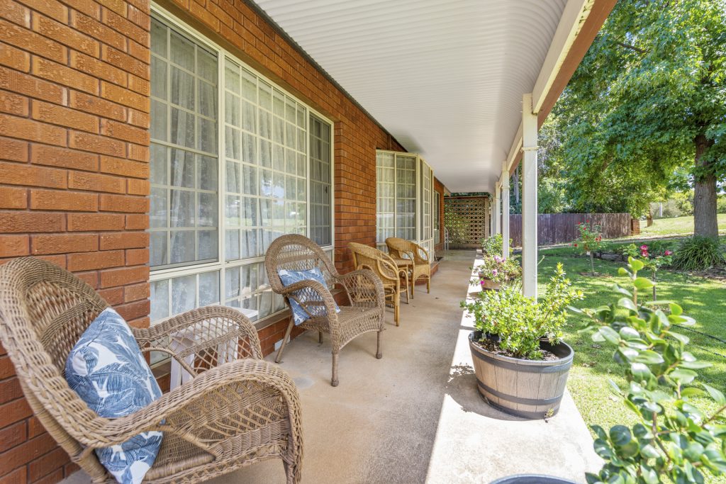 28 Melbourne Street, Narrandera NSW 2700 - photo 2
