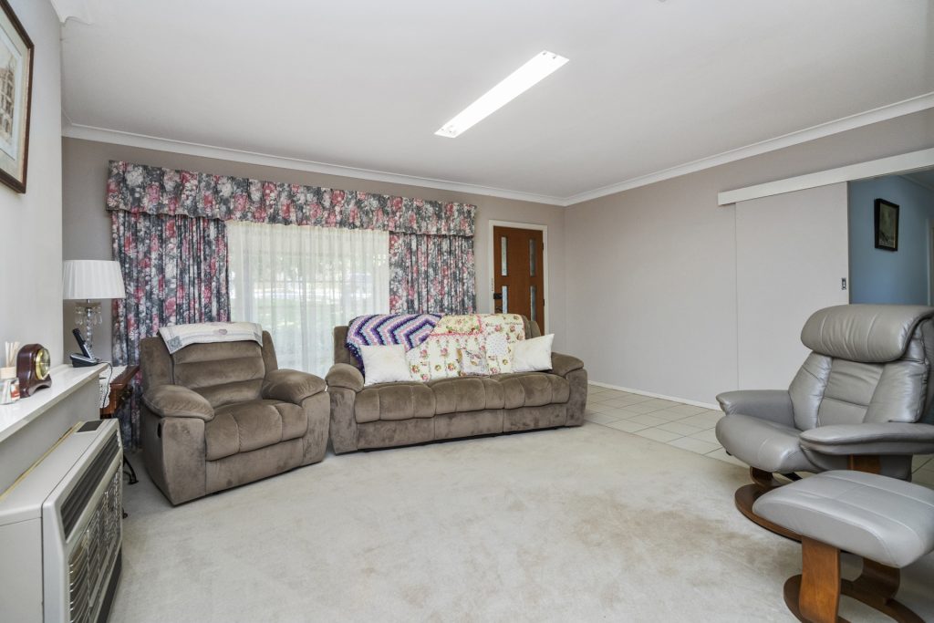 28 Melbourne Street, Narrandera NSW 2700 - photo 4