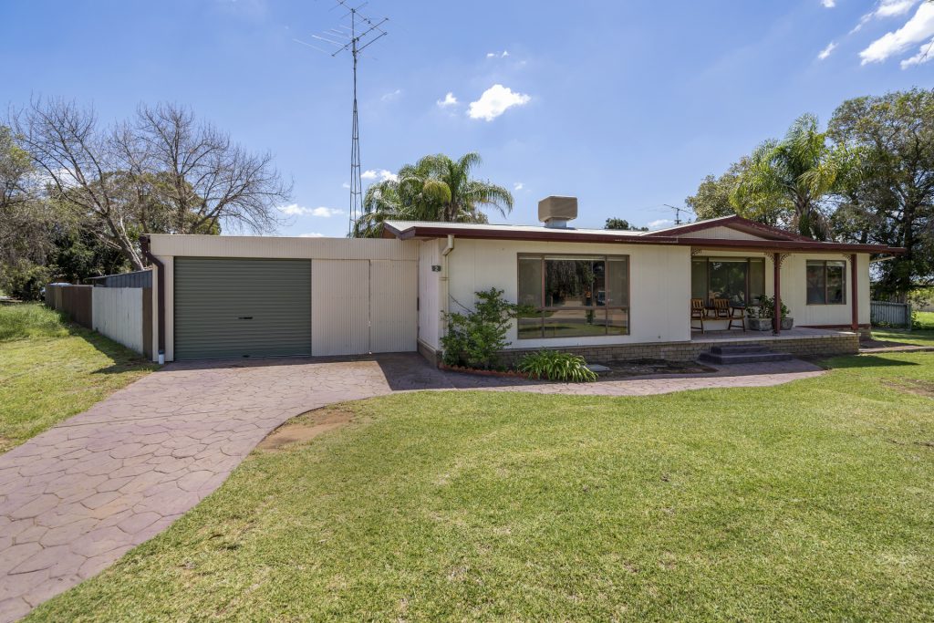 2 Japonica Place, Narrandera NSW 2700 - photo 2