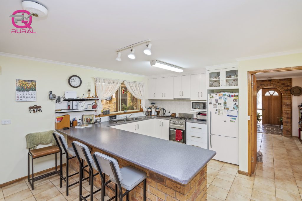 16 Lawson Road, Temora NSW 2666 - photo 11