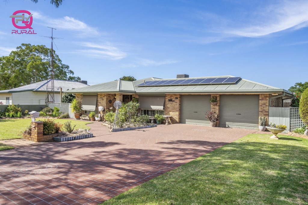 16 Lawson Road, Temora NSW 2666 - McGrath Riverina