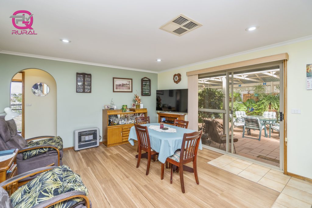 16 Lawson Road, Temora NSW 2666 - photo 13