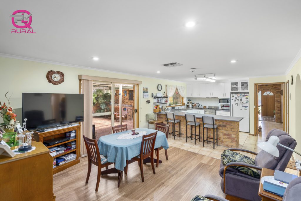 16 Lawson Road, Temora NSW 2666 - photo 14