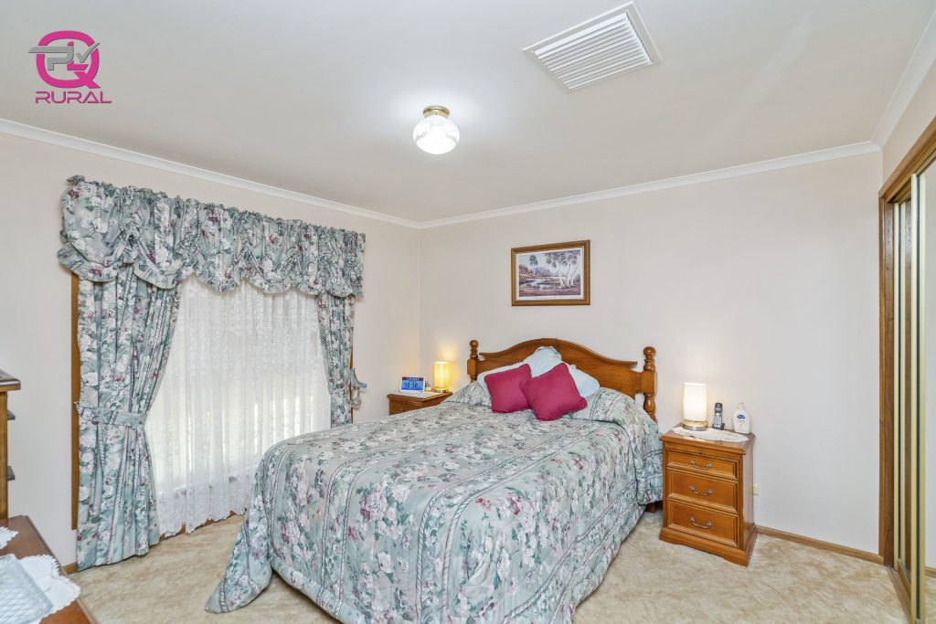 16 Lawson Road, Temora NSW 2666 - photo 15