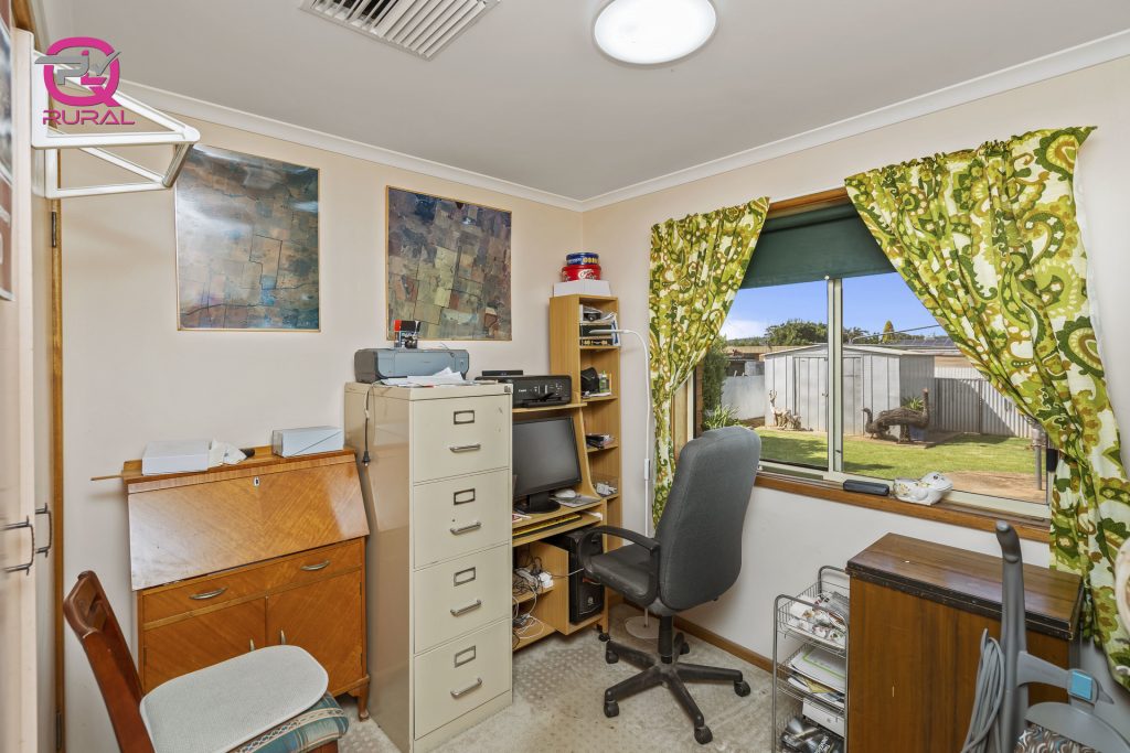 16 Lawson Road, Temora NSW 2666 - photo 18