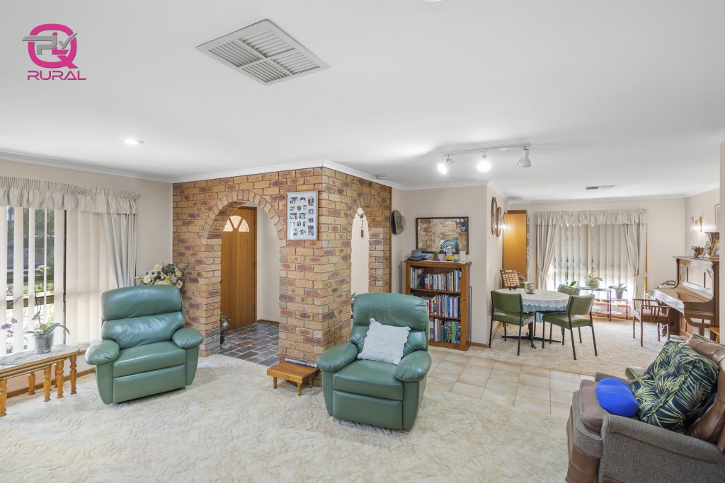 16 Lawson Road, Temora NSW 2666 - photo 3