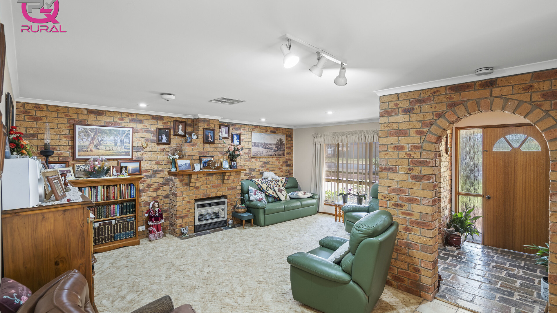 16 Lawson Road, Temora NSW 2666 - photo 4