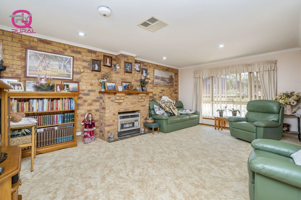 16 Lawson Road, Temora NSW 2666 - photo 6