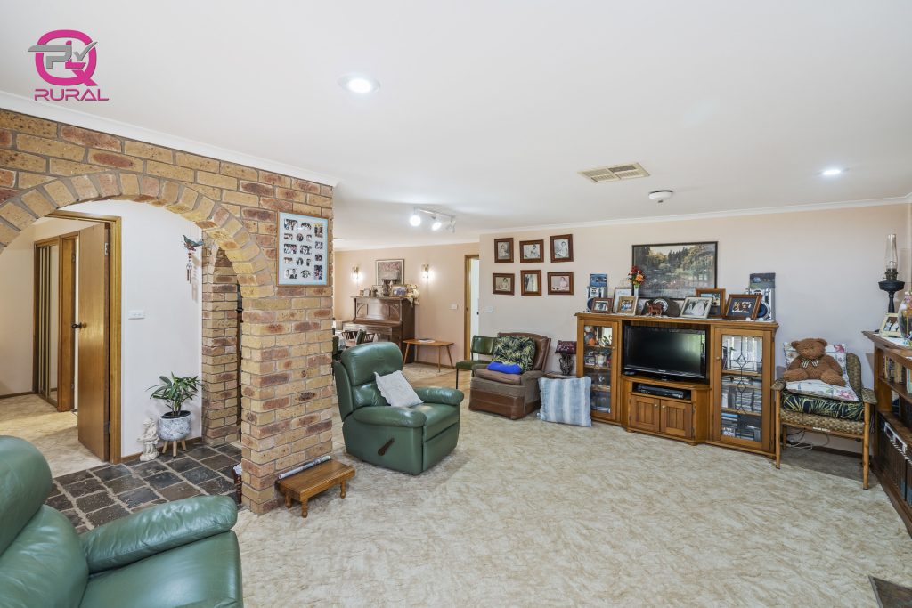 16 Lawson Road, Temora NSW 2666 - photo 8