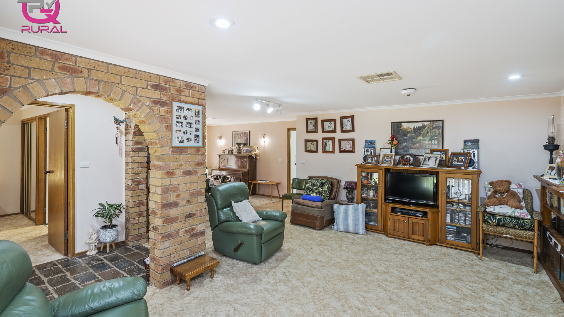 16 Lawson Road, Temora NSW 2666 - photo 8