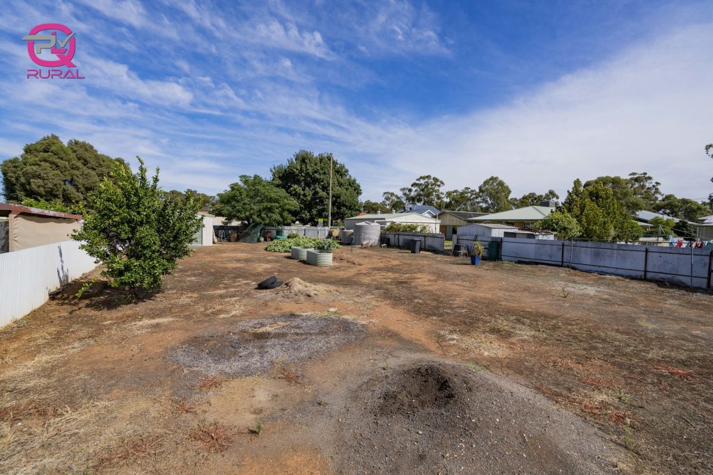2 Sherwood Road, Temora NSW 2666 - photo 11