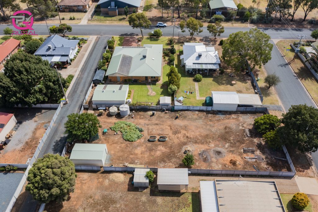 2 Sherwood Road, Temora NSW 2666 - photo 3