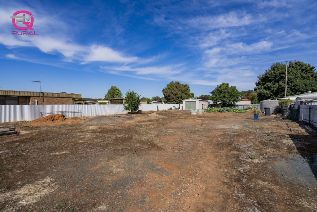 2 Sherwood Road, Temora NSW 2666 - photo 9