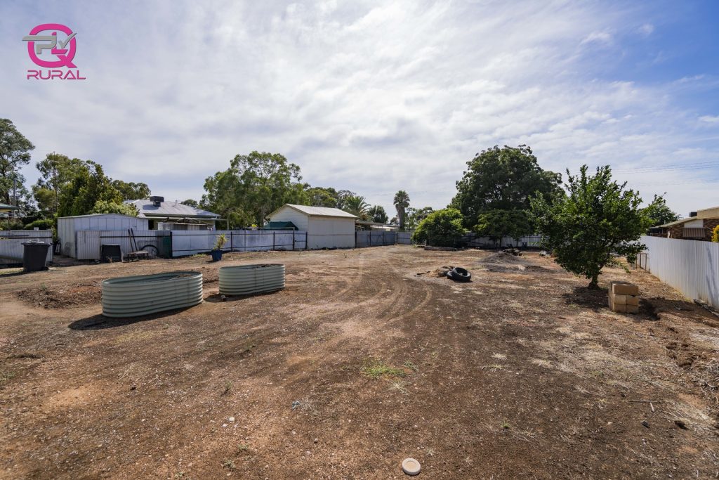 2 Sherwood Road, Temora NSW 2666 - photo 10