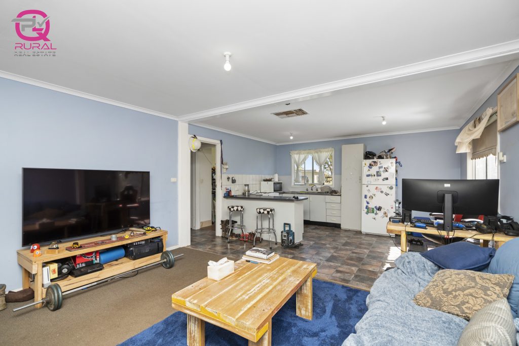 141 Wagga Road, Narrandera NSW 2700 - photo 5