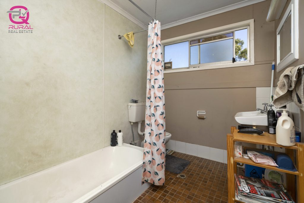 141 Wagga Road, Narrandera NSW 2700 - photo 9