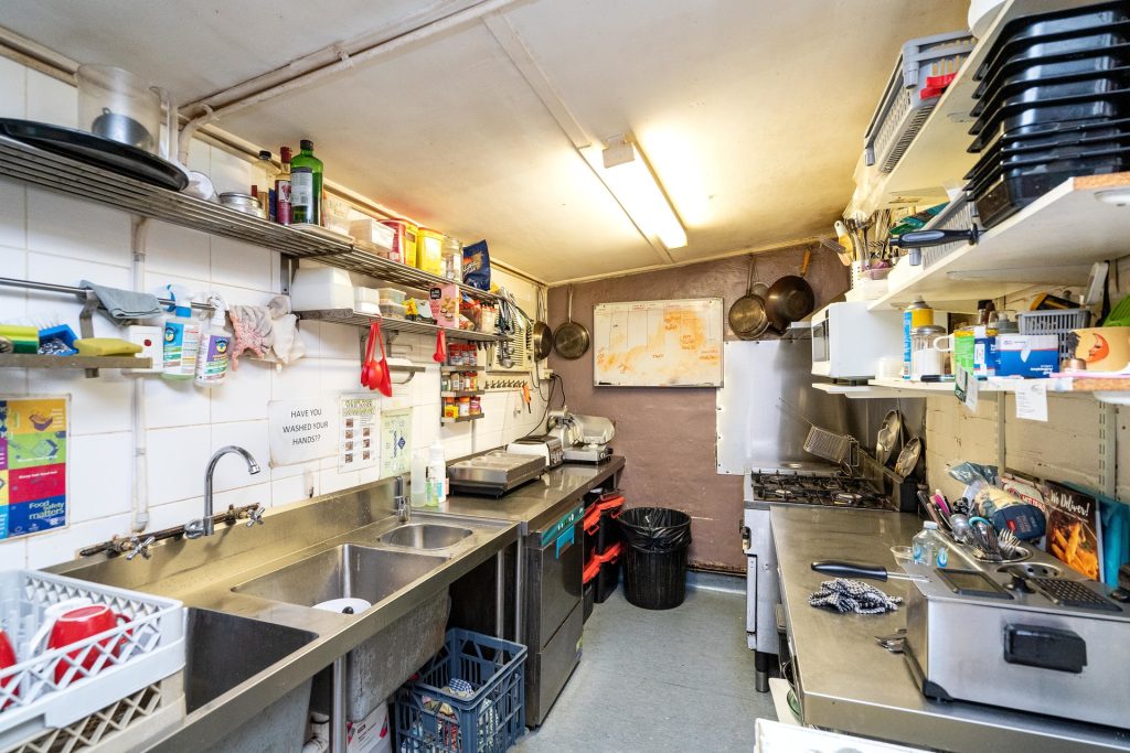 122 East Street, Narrandera NSW 2700 - photo 2