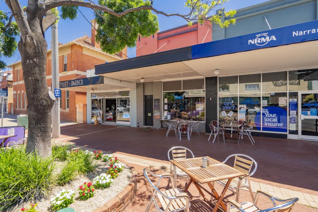 122 East Street, Narrandera NSW 2700 - photo 3