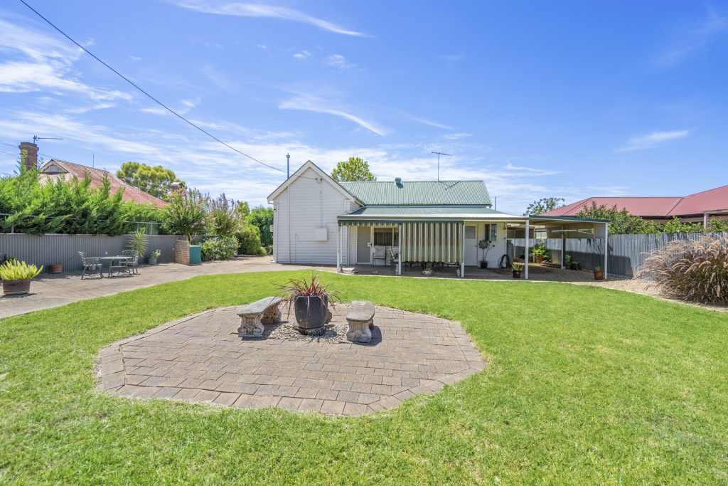 184 De Boos Street, Temora NSW 2666 - photo 2