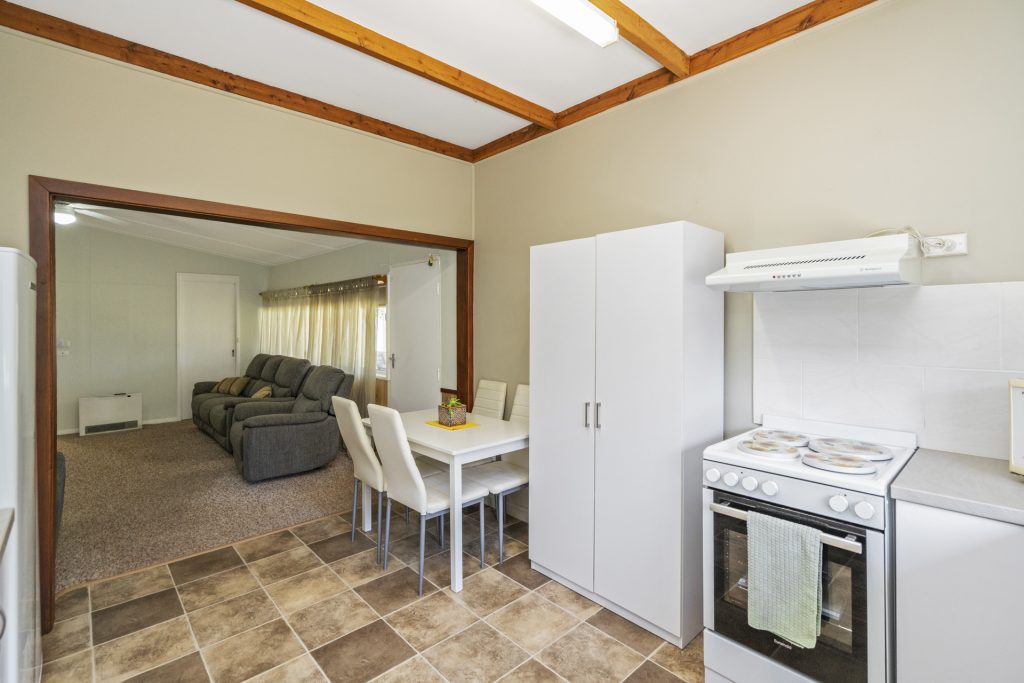 184 De Boos Street, Temora NSW 2666 - photo 13
