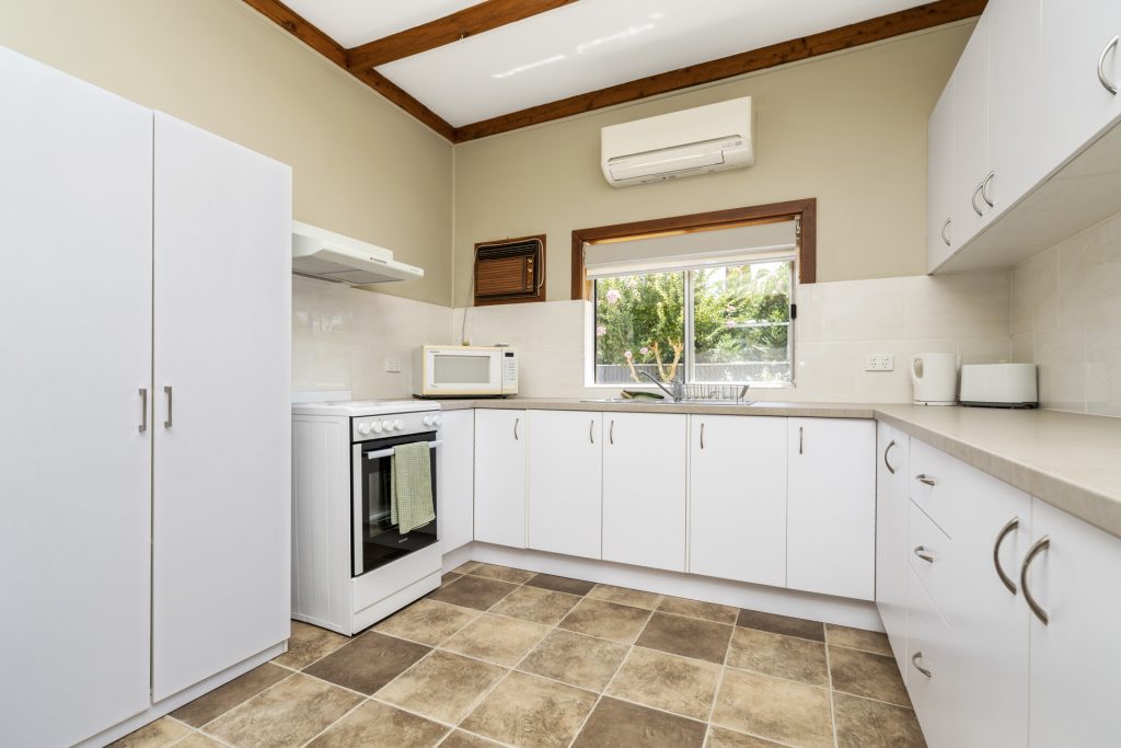 184 De Boos Street, Temora NSW 2666 - photo 3