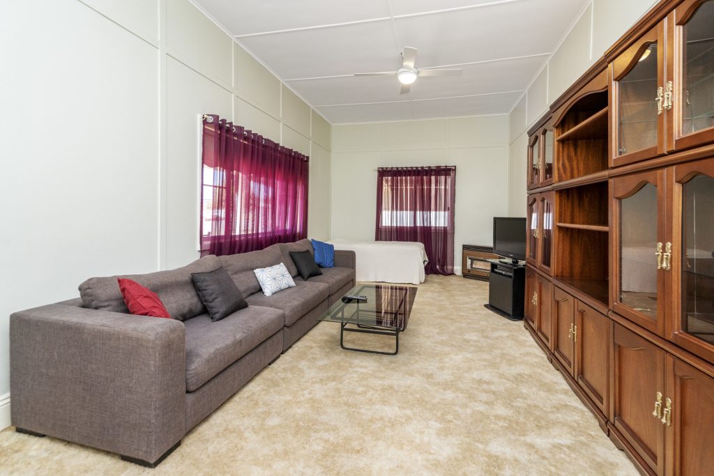 184 De Boos Street, Temora NSW 2666 - photo 5