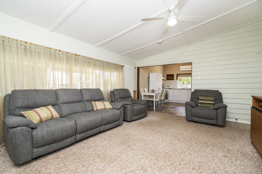 184 De Boos Street, Temora NSW 2666 - photo 6