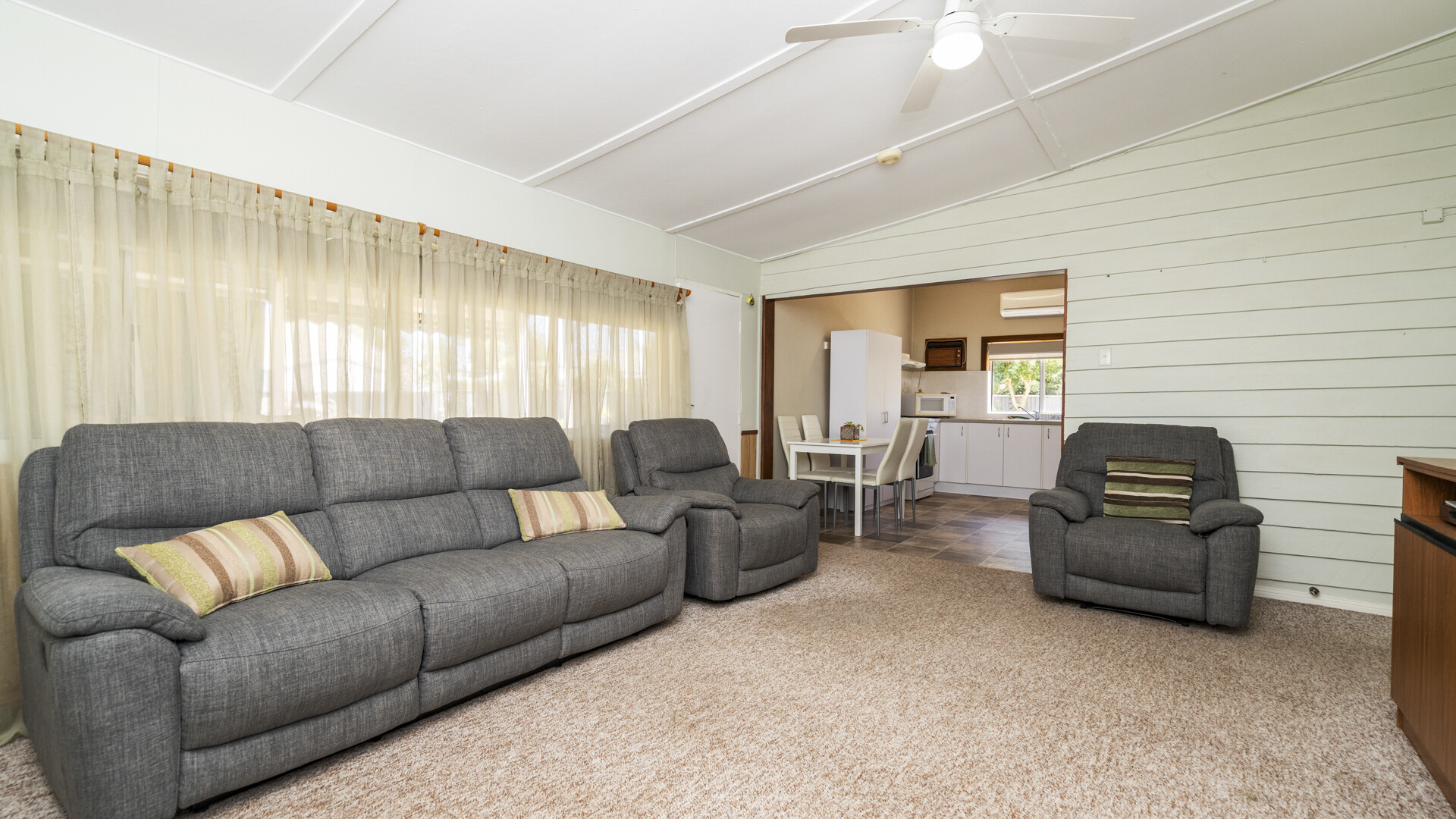 184 De Boos Street, Temora NSW 2666 - photo 6