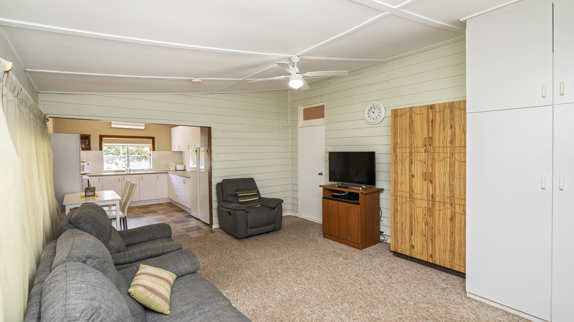 184 De Boos Street, Temora NSW 2666 - photo 7