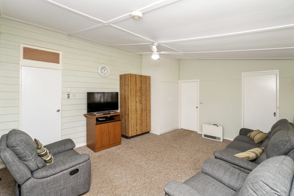 184 De Boos Street, Temora NSW 2666 - photo 8