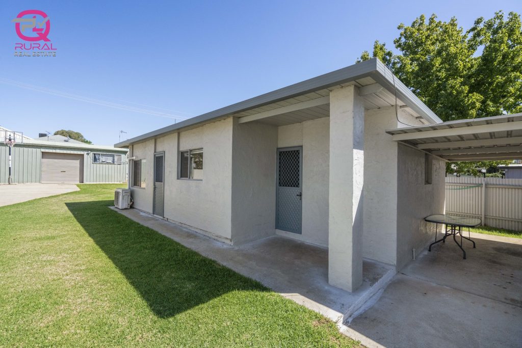 85 Palm Avenue, Leeton NSW 2705 - photo 11