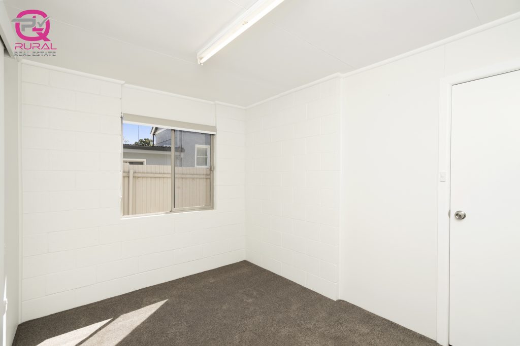 85 Palm Avenue, Leeton NSW 2705 - photo 17