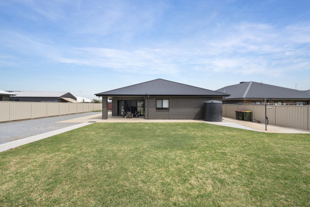 9 Isabella Place, Leeton NSW 2705 - photo 15