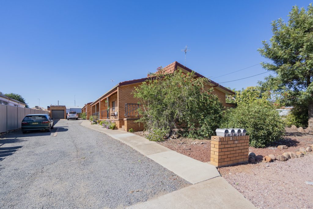 3/30 Willow Street, Leeton NSW 2705 - photo 2