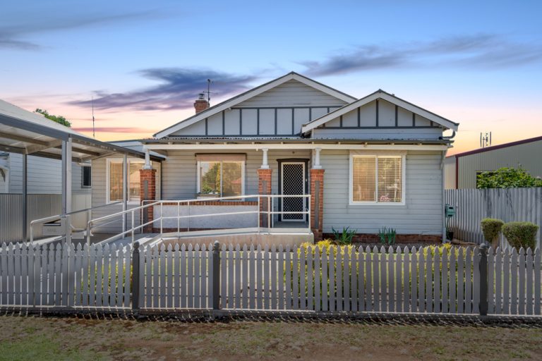 131B Crowley Street, Temora NSW 2666 - McGrath Riverina
