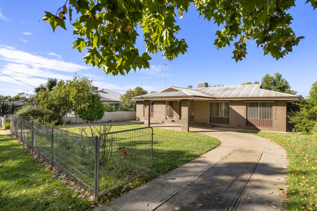 36 Chantilly Street, Narrandera NSW 2700 - photo 2
