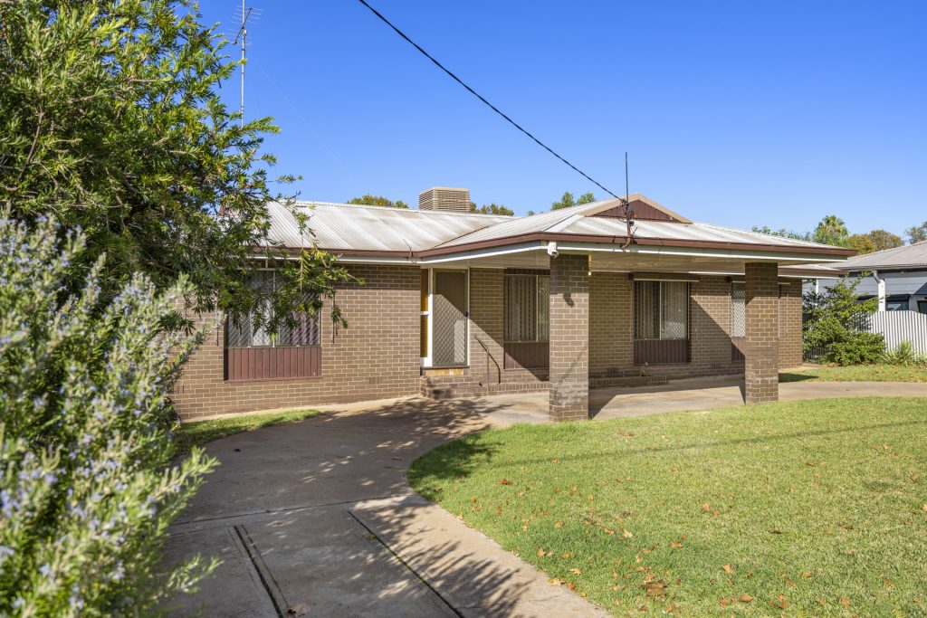36 Chantilly Street, Narrandera NSW 2700 - photo 3